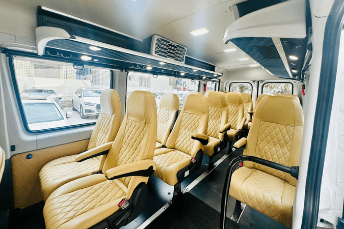 Force Urbania 16+1 - image 1